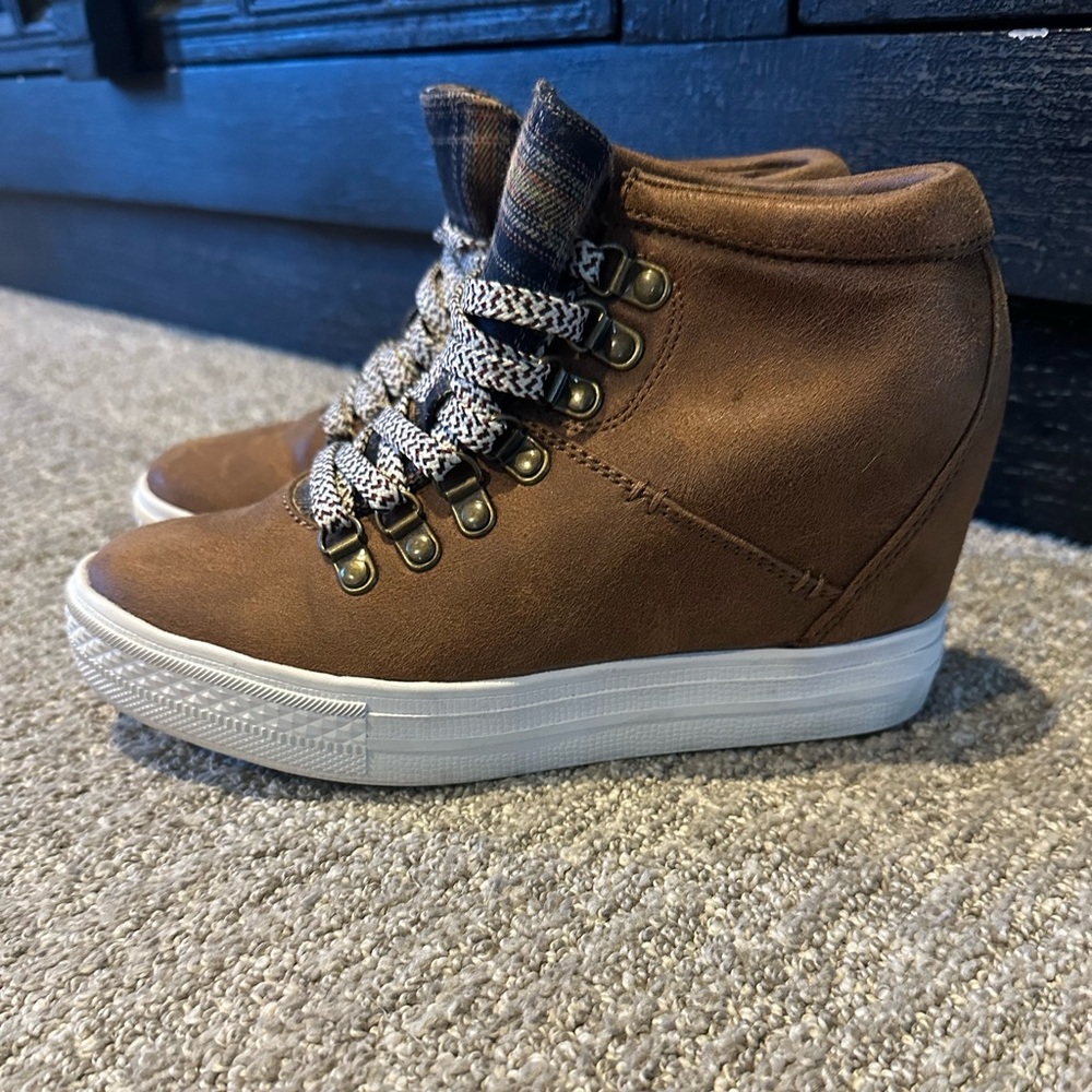 Women’s Wedge Sneakers